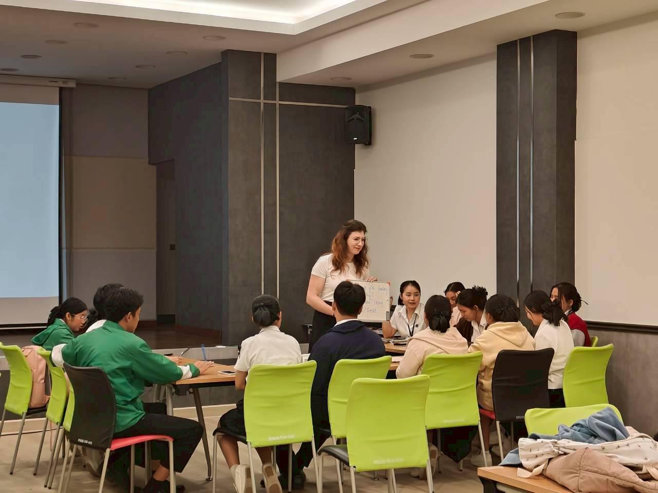 17. English for Nurses: พัฒนาทักษะภาษาอังกฤษเพื่อการสื่อสารทางการพยาบาลอย่างมืออาชีพ