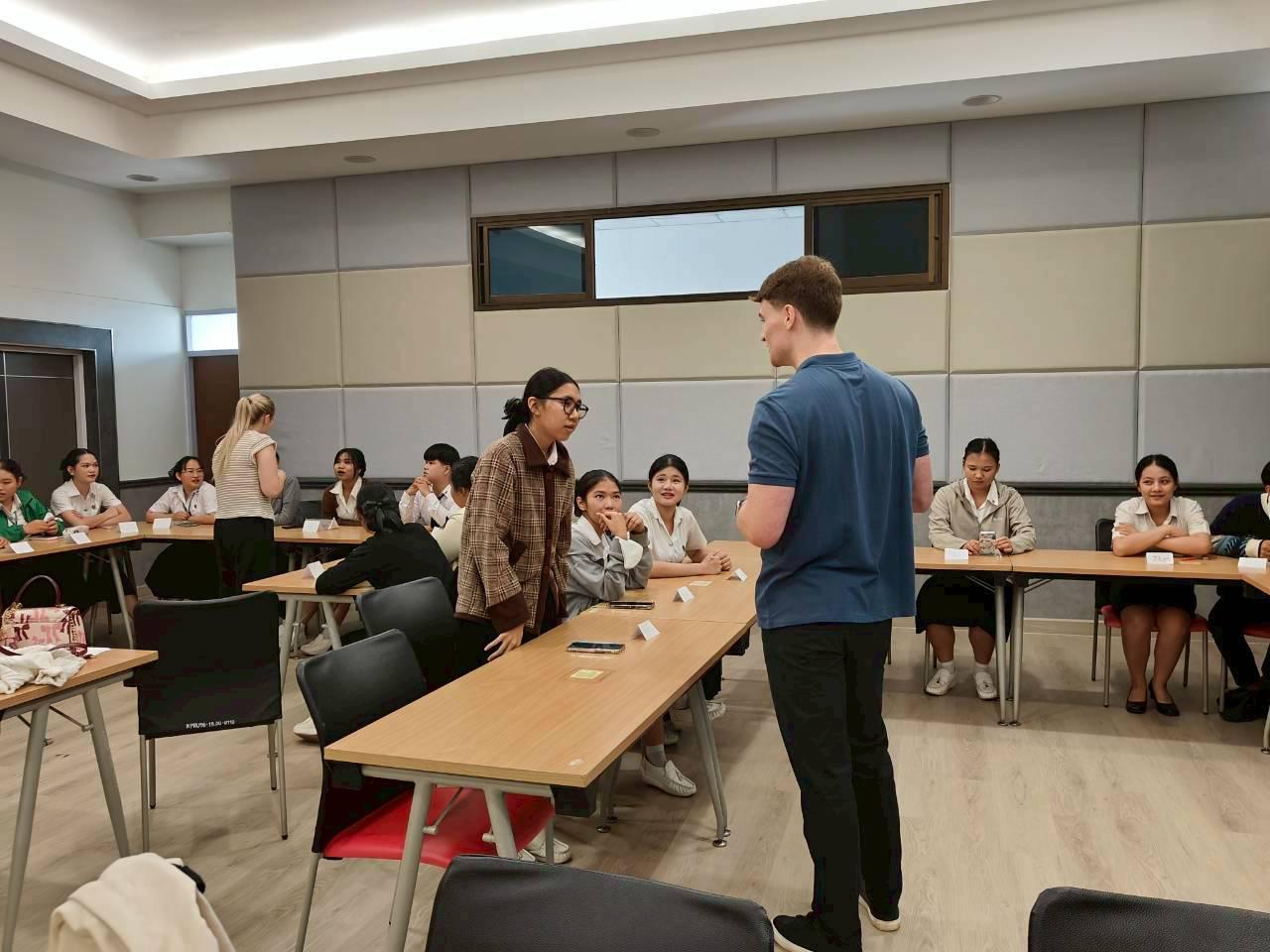 19. English for Nurses: พัฒนาทักษะภาษาอังกฤษเพื่อการสื่อสารทางการพยาบาลอย่างมืออาชีพ