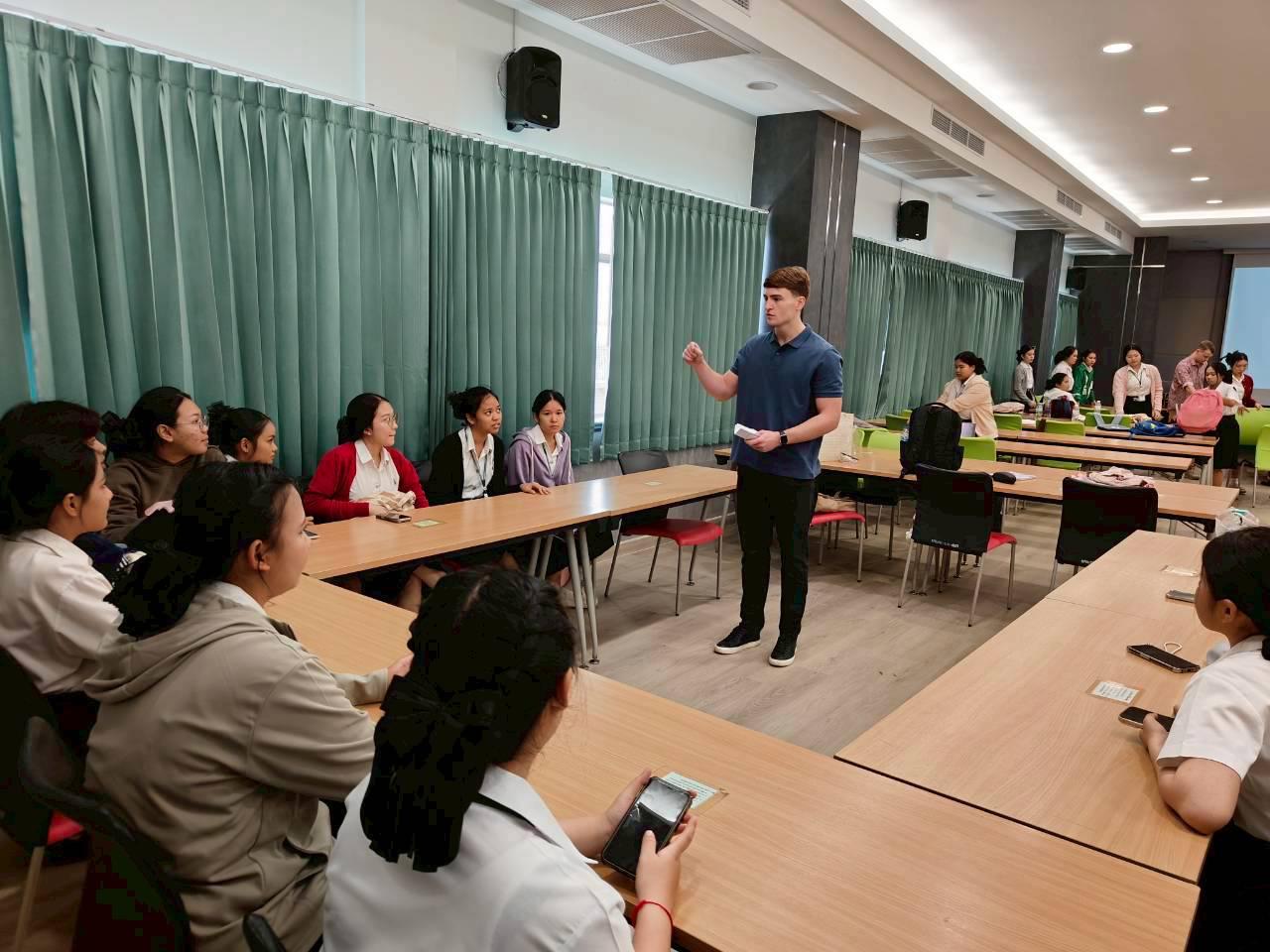 23. English for Nurses: พัฒนาทักษะภาษาอังกฤษเพื่อการสื่อสารทางการพยาบาลอย่างมืออาชีพ