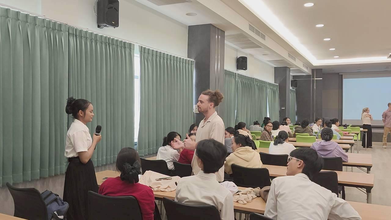 26. English for Nurses: พัฒนาทักษะภาษาอังกฤษเพื่อการสื่อสารทางการพยาบาลอย่างมืออาชีพ