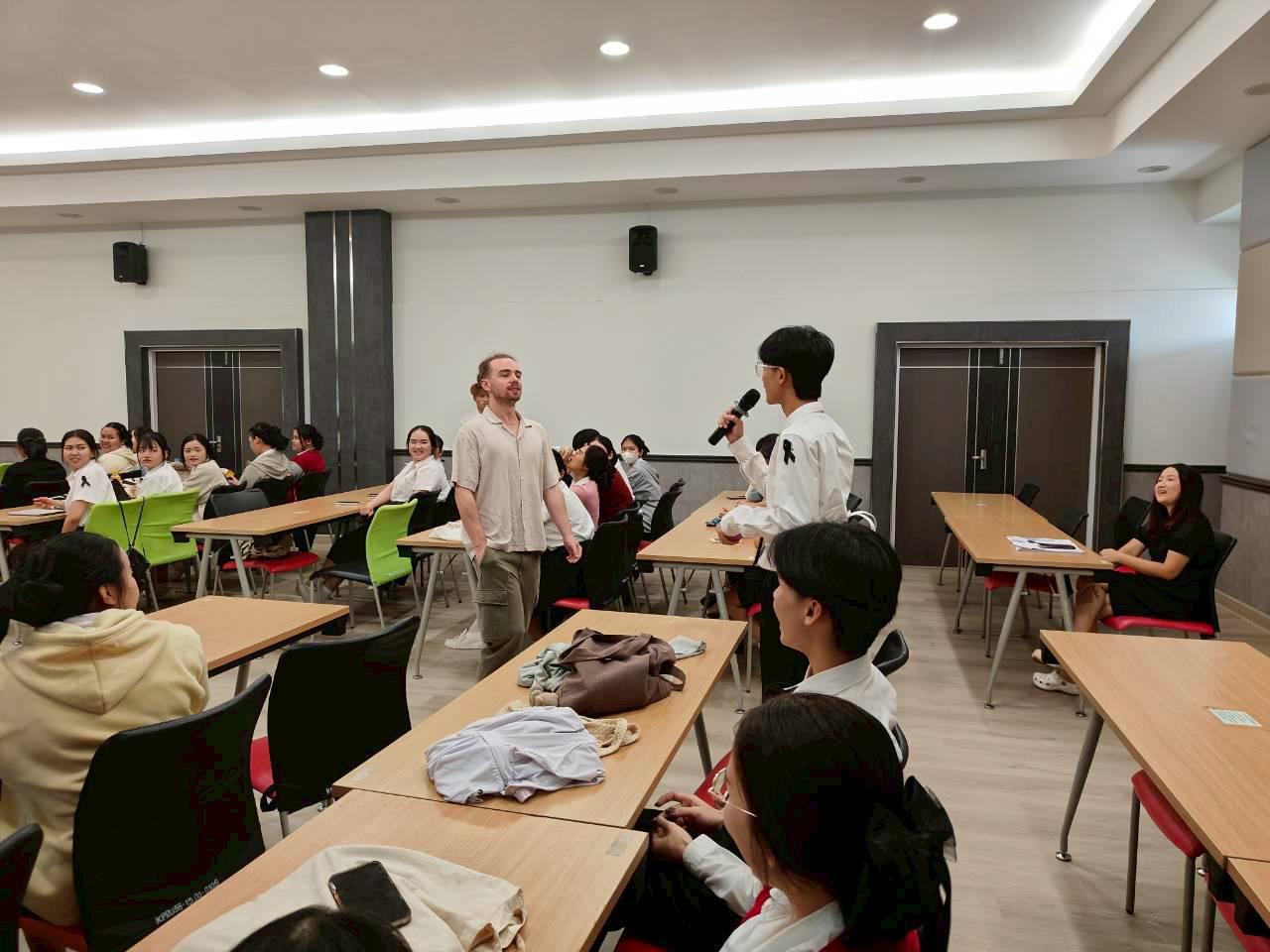 27. English for Nurses: พัฒนาทักษะภาษาอังกฤษเพื่อการสื่อสารทางการพยาบาลอย่างมืออาชีพ