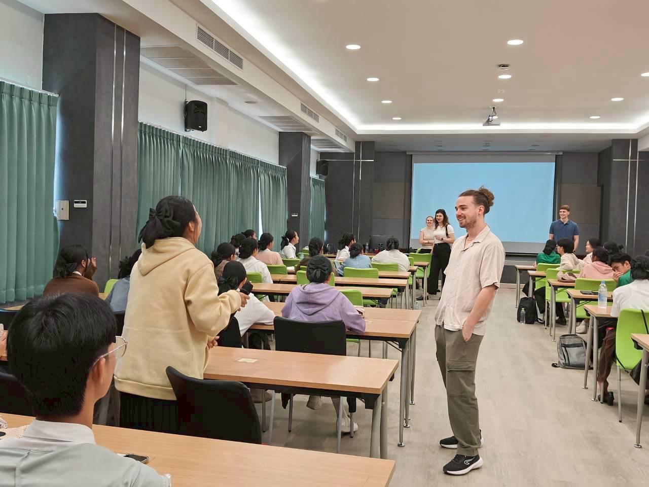 28. English for Nurses: พัฒนาทักษะภาษาอังกฤษเพื่อการสื่อสารทางการพยาบาลอย่างมืออาชีพ